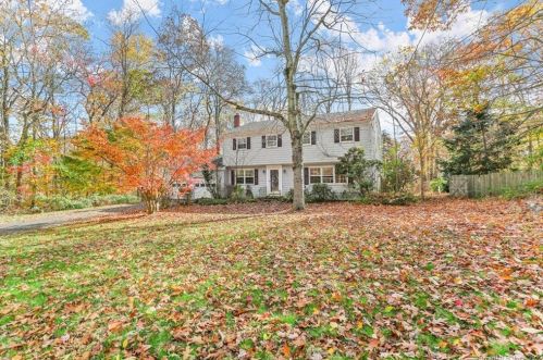 82 Marsh Rd, Bridgeport, CT 06612-1941