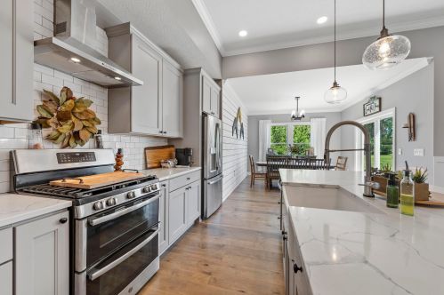 1043 Carryback Dr, Pataskala OH 43062-9543 exterior