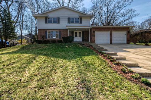 211 Debbie Dr, Waukesha, WI 53189-7612