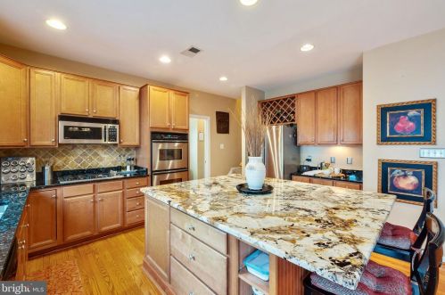 8701 Lords View Loop, Gainesville VA  20155-5806 exterior