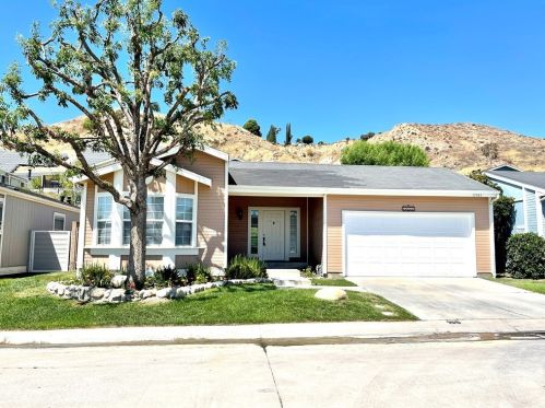 19943 Crestview Dr, Santa Clarita, CA 91351-5750