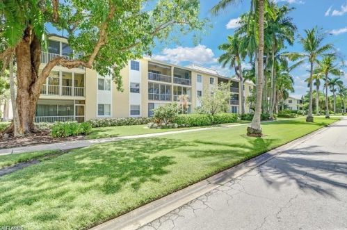 900 8th Ave, Naples FL  34102-0081 exterior