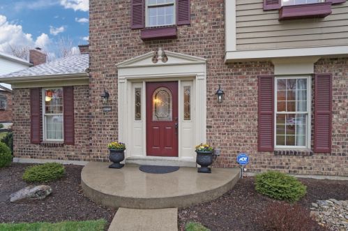 8006 Deershadow Ln, Cincinnati, OH 45242-4227