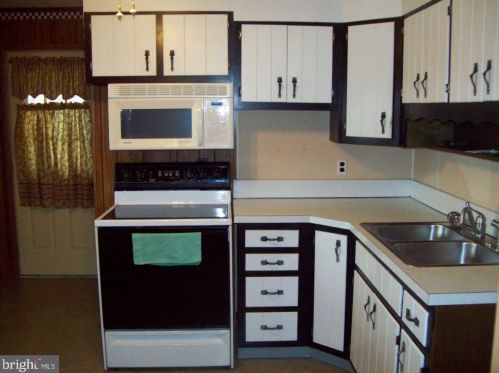 115 Sunset Dr, Burnham, PA 17009-1721