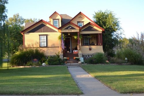 238 9th St, Chapman, KS 67431-9560