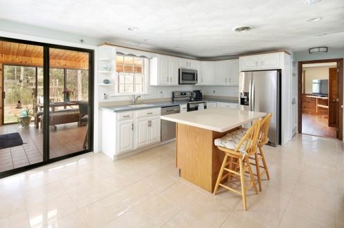 27 Baltic Ave, Easton, MA 02356-2103