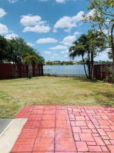 5090 136th Ave, Hollywood, FL 33027-5927