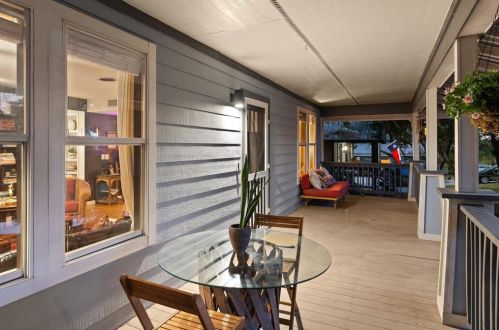 1121 Delano St, Austin TX 78721 exterior