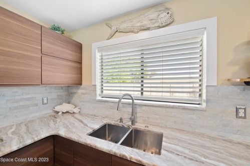 955 Schumann Dr, Sebastian FL  32958-5331 exterior