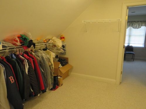 28 Millers Brk Dr, Cumberland RI  02864-6163 exterior