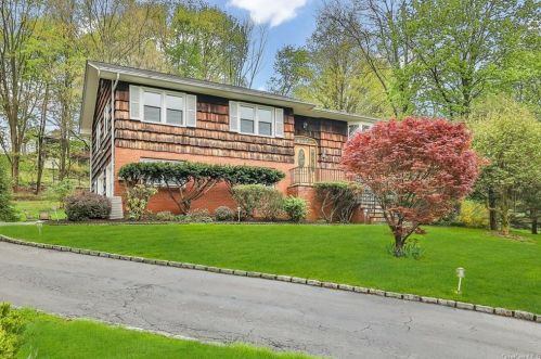 4 Eunice Ln, Thornwood NY  10594-1901 exterior