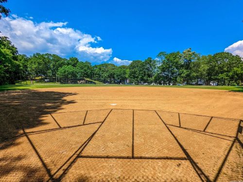 17 Torwood Ct, Huntington Station NY  11746-3811 exterior