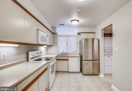 11220 Beaver Trl Ct, Herndon VA  20191-4352 exterior