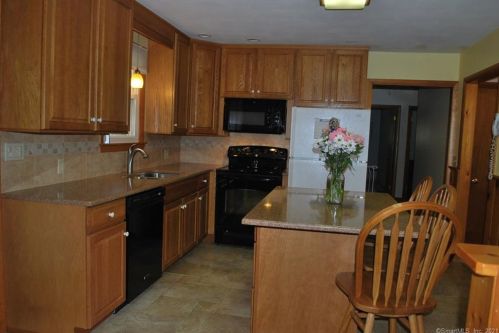 80 Sky Hill Dr, Waterbury, CT 06716-1817