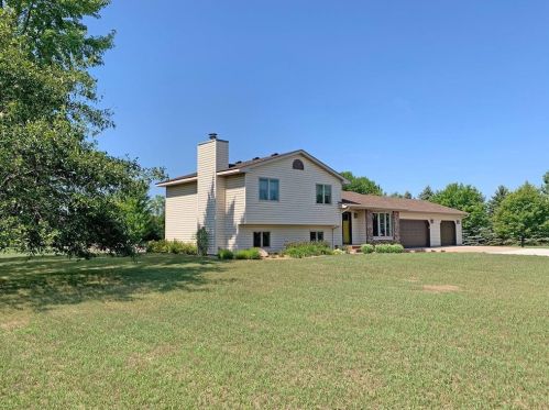 713 Cessna Rd, East Farmington, WI 54020-4327