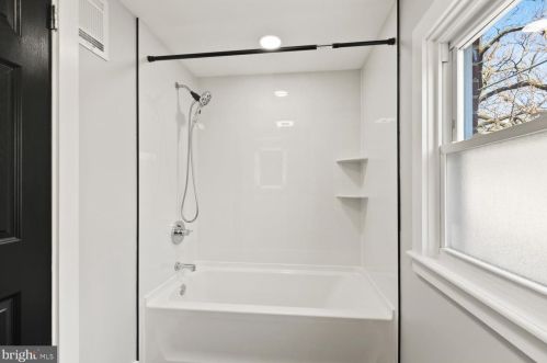 1922 Holly St, Harrisburg PA  17104-1916 exterior