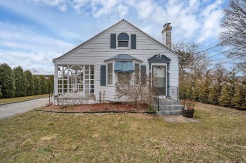 12 Tremont St, Waterford, CT 06385-1337