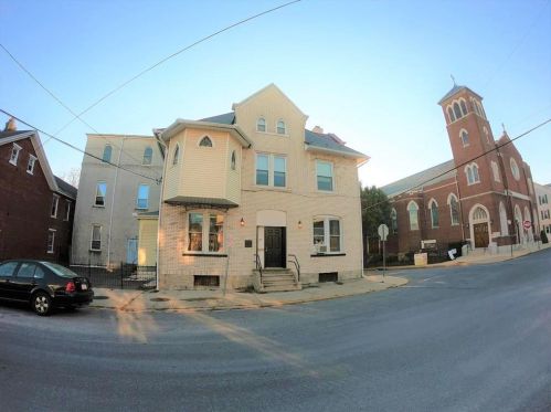 38 2nd St, Catasauqua, PA 18032-1986