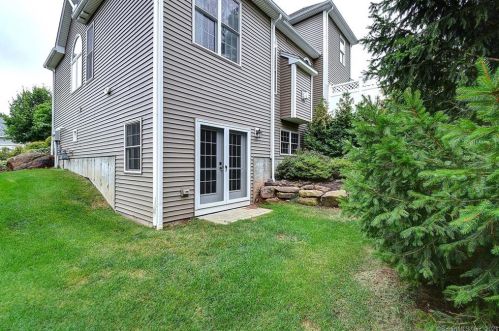 13 Menlo Pl, Glastonbury CT  06033-5500 exterior