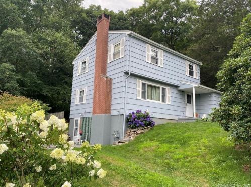 124 Holly Hill Dr, Uncasville, CT 06382-1145