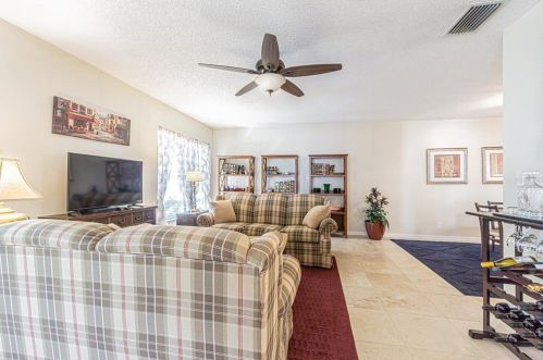 3832 90th Ter, Pinellas Park FL  33782-5942 exterior