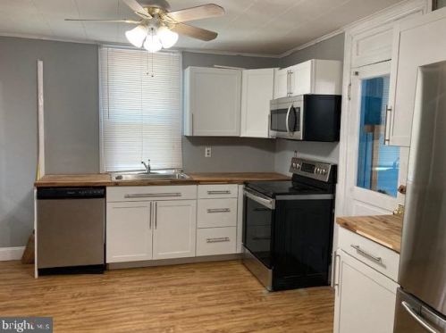 49 Jury St, Highspire PA  17034-1010 exterior