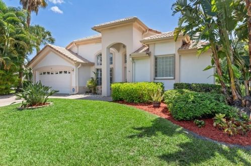 152 Private Pl, West Palm Beach, FL 33413-2147