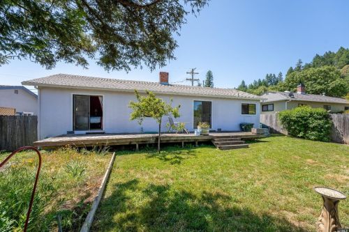 660 Hawthorne Ln, Willits CA  95490-3321 exterior