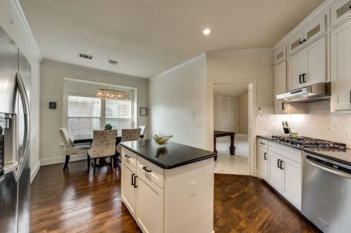 9427 Vis Cir, Irving TX  75063-5064 exterior