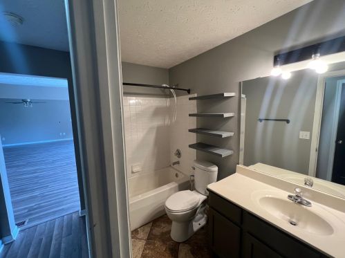 1733 Greatwood Dr, Florence KY  41042-8121 exterior