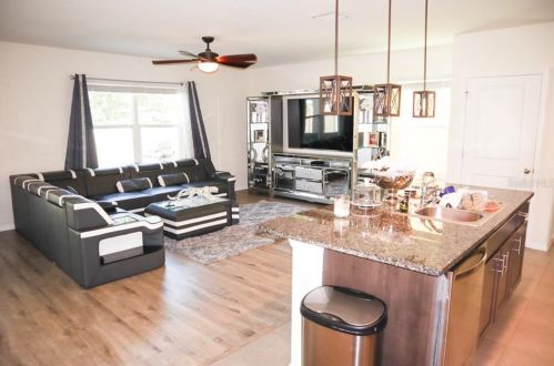8131 59th Way, Pinellas Park FL  33781-1404 exterior