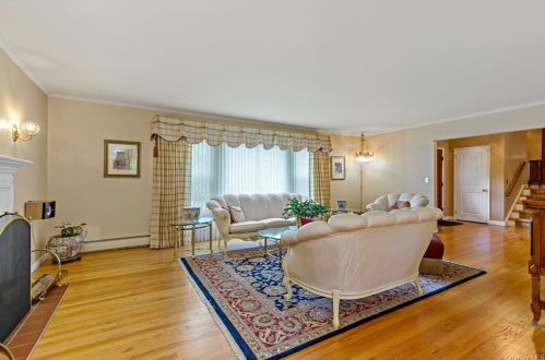 51 Meadow Rd, Briarcliff NY  10510-1134 exterior