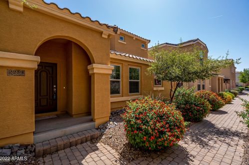 2239 Ponderosa Dr, Gilbert, AZ 85295-3525