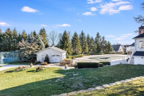 112 Surrey Ct, Nutley NJ  07110-3910 exterior