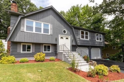 425 Holland Rd, Bridgeport CT  06610-1012 exterior