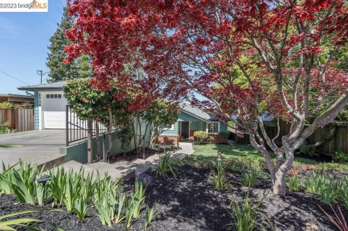 2734 Carisbrook Dr, Oakland, CA 94611-1612