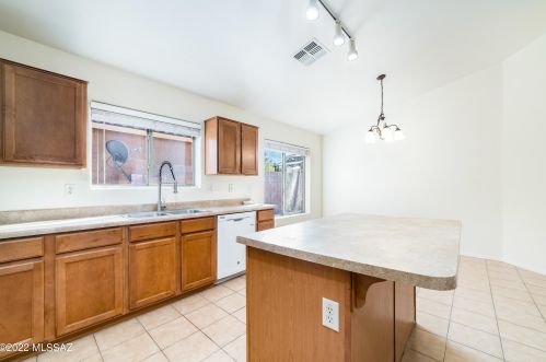 60387 Loose Reins Pl, Tucson AZ 85739-5903 exterior