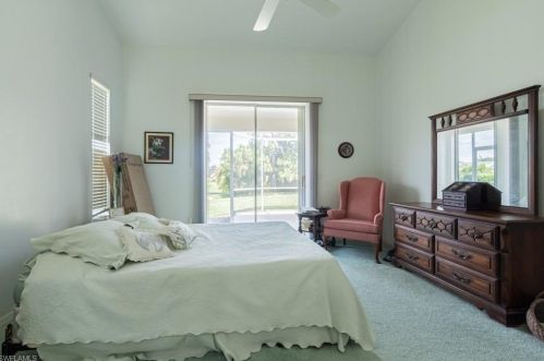 1921 Piccadilly Circus, Naples FL 34112-3688 exterior