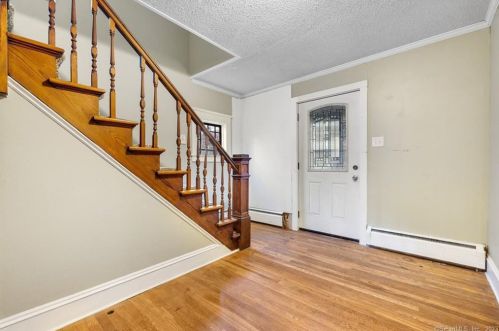 15 Kinney Ave, Norwich CT  06360-6209 exterior