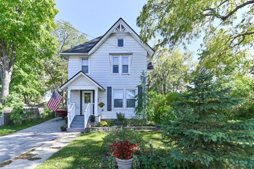 230 Grand Ave, Mukwonago, WI 53149-1426