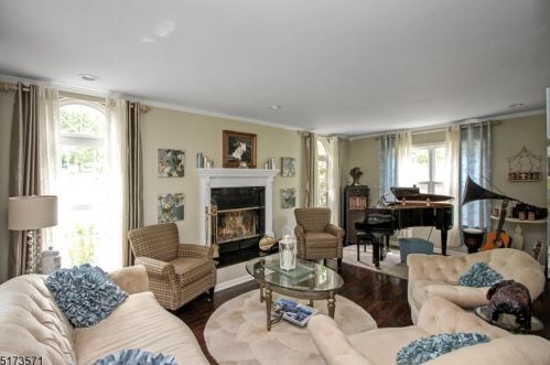 2 Fox Chase Rd, Oxford, NJ 07863-3703