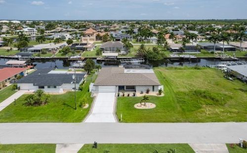 2223 27 Ter, Cape Coral FL  33904-3328 exterior