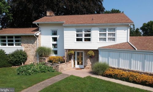 252 Redwood St, Hummelstown PA  17036-2619 exterior