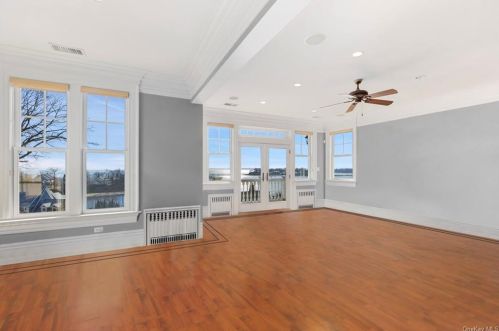 8 Hilltop Dr, Rye Brook NY  10573-5308 exterior