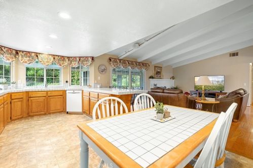 425 Winston Way, Upland CA  91786-2323 exterior