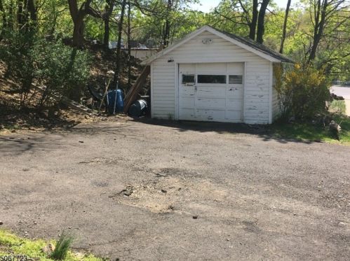 221 New St, West Paterson NJ  07424-3329 exterior