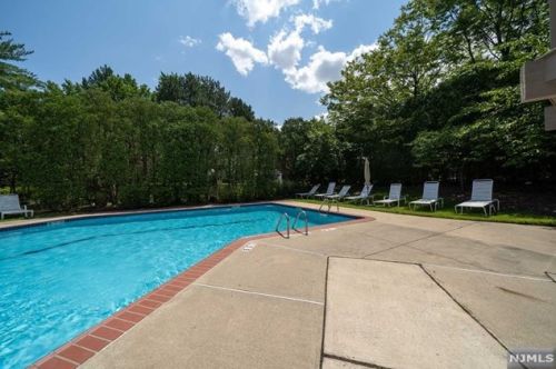 9 Lawrence Ct, Teaneck NJ  07666-6489 exterior