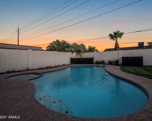 8649 Plz Ave, Scottsdale AZ 85250-6706 exterior