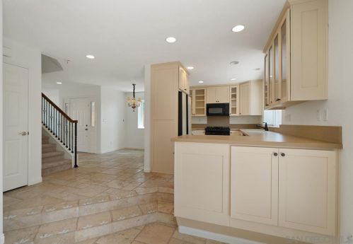 955 Agate St, San Diego CA  92109-1175 exterior