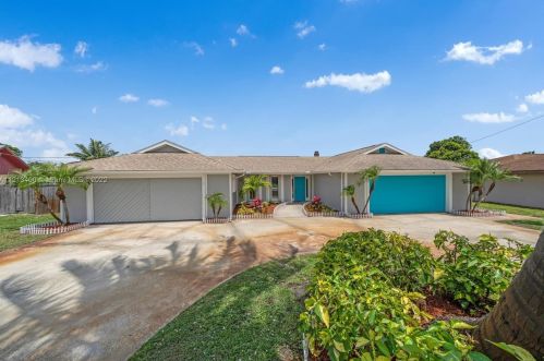 171 Caprona Ave, Fort Pierce, FL 34983-8450